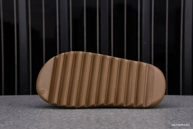 G55492 Adidas Slide Yeezy Core 0813